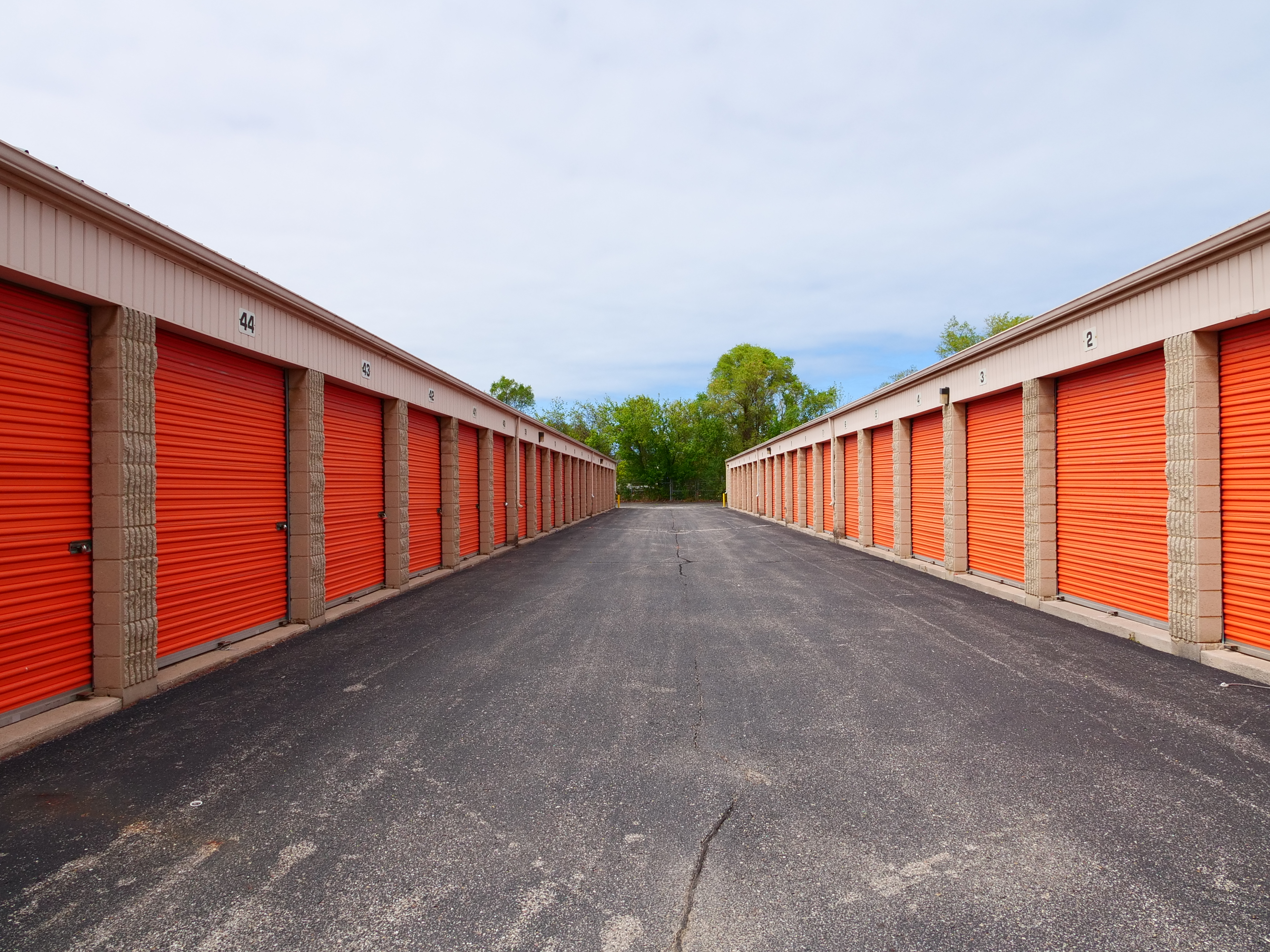 Fort Gratiot MI 48059 drive up units self storage affordable cheap ground floor
